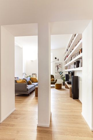 Open Space in stile moderno di 37 di L2 Architettura