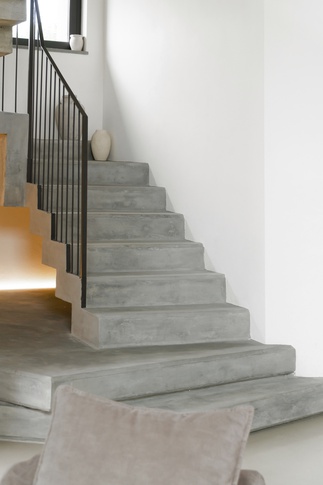 Scale in stile soft industrial di null di Simona Fogalesi interior designer