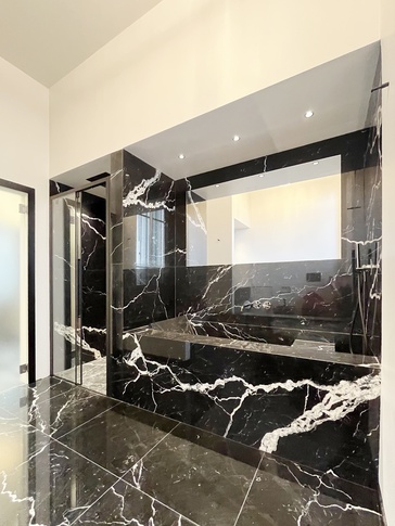 Bagno in stile contemporaneo di 8 di GAP31 Architetti