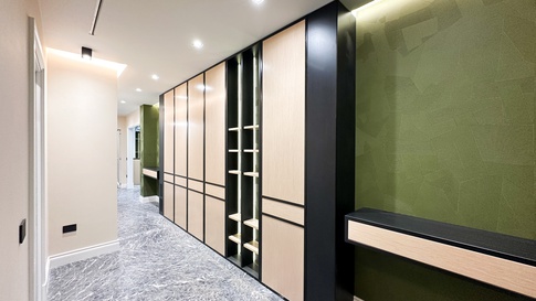 Corridoio in stile eclettico di 15 di Studio Gaetano Riccardelli