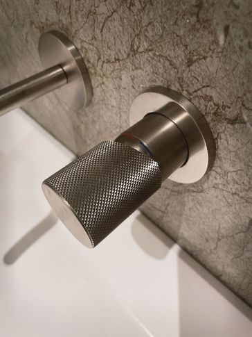 Camera da Letto in stile moderno di 16 di Silvia Aquilani . Design studio