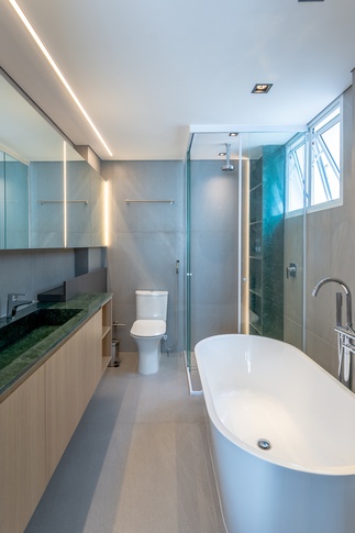 Bagno in stile moderno di 6 di Guzlive