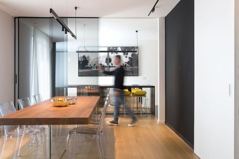 Open Space in stile contemporaneo di 140 di Officine Architetti Associati