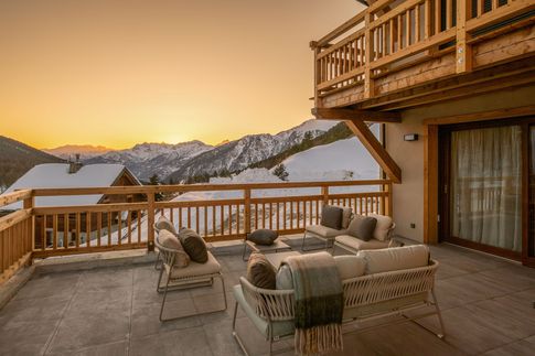 Terrazza in stile moderno di 15 di Design Alpino