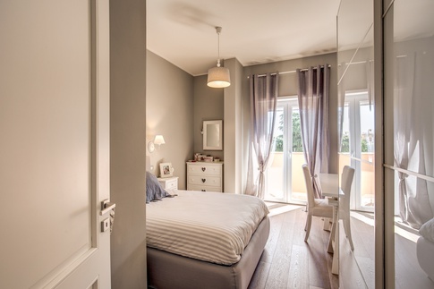 Camera da Letto in stile contemporaneo di 12 di MOB Architects