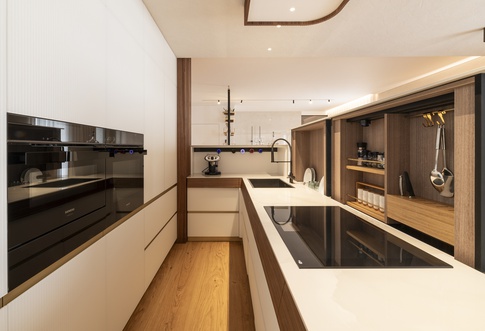 Open Space in stile contemporaneo di 52 di Francesco Cardano Interior Designer