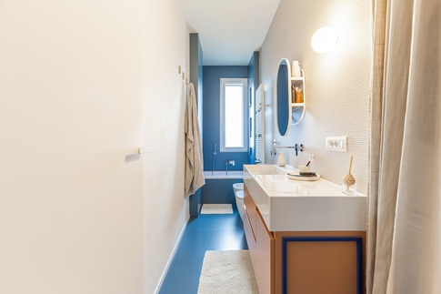 Bagno in stile contemporaneo di 4 di Valeria Fauceglia architetto