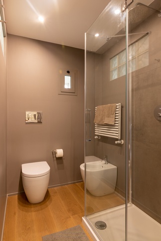 Bagno in stile contemporaneo di 6 di Micro Interior Design Bagno in stile contemporaneo di 6 di Micro Interior Design