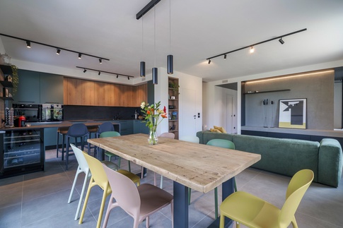 Open Space in stile contemporaneo di 46 di DQA Studio di architettura