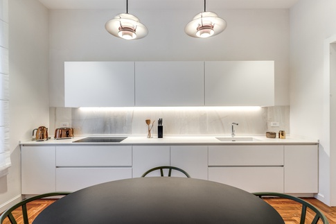 Cucina in stile contemporaneo di 25 di MOB Architects