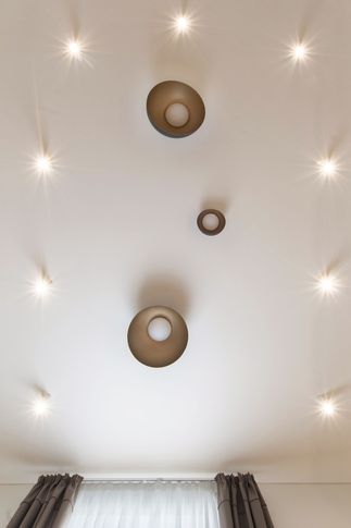 Open Space in stile contemporaneo di 32 di kkarchitecture