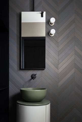 Bagno in stile contemporaneo di 3 di Paola Sola Architetto
