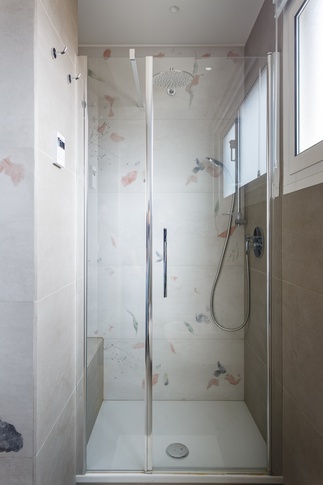 Bagno in stile contemporaneo di 6 di Valentina Varricchio Architetto Bagno in stile contemporaneo di 6 di Valentina Varricchio Architetto