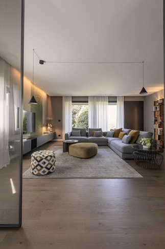 Soggiorno in stile contemporaneo di 50 di Arredamenti Marinoni