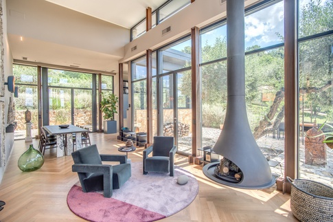 Soggiorno in stile moderno di 60 di MOB Architects