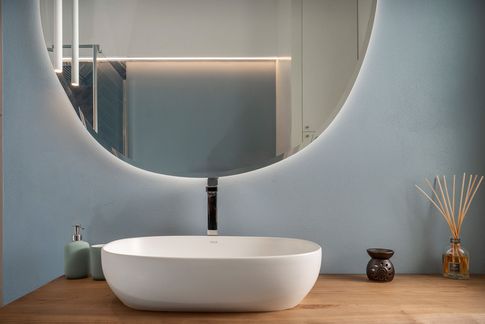 Bagno in stile contemporaneo di 5 di Patrizia Drudi Architetto