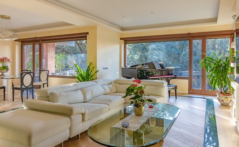 Open Space in stile moderno di 75 di Domus Dreams