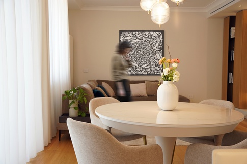 Open Space in stile contemporaneo di 48 di Rosaura D’Alessandro Open Space in stile contemporaneo di 48 di Rosaura D’Alessandro