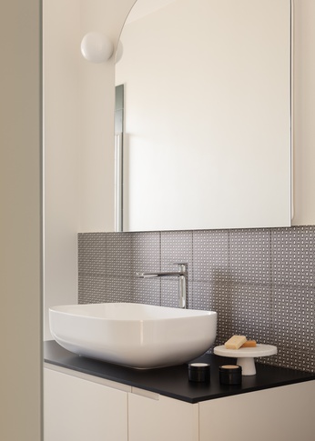 Bagno in stile eclettico di 6 di Hop!Arch