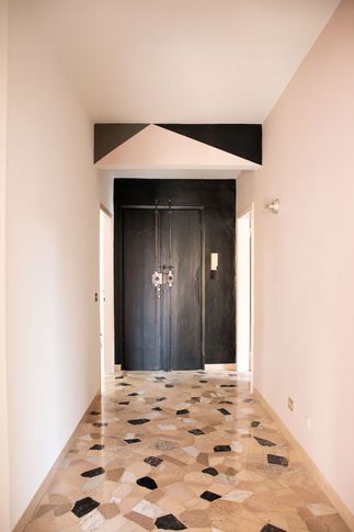 Ingresso in stile contemporaneo di 8 di ZPSTUDIO Ingresso in stile contemporaneo di 8 di ZPSTUDIO