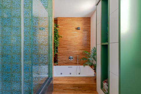 Bagno in stile contemporaneo di 9 di Rossella Fiorillo architetto