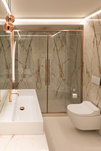 Bagno in stile moderno di 6 di Living Home Design