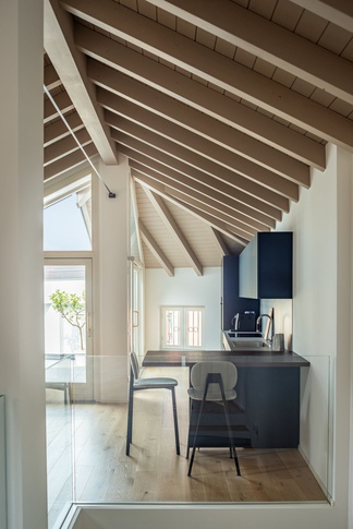 Open Space in stile contemporaneo di 90 di sma architetti