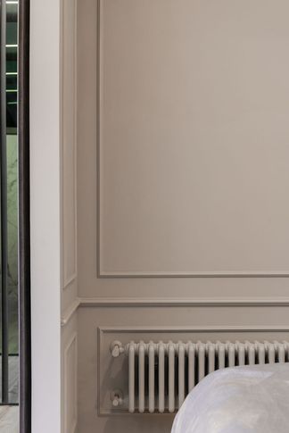 Camera da Letto in stile glamour di 18 di Equus Architects