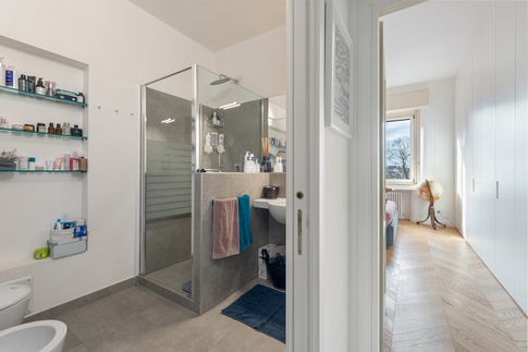 Bagno in stile contemporaneo di 3 di Agostinelli Architetti - Green Interior Design Bagno in stile contemporaneo di 3 di Agostinelli Architetti - Green Interior Design