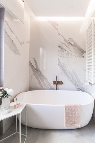 Bagno in stile contemporaneo di 11 di Desearq studio - architettura e interior design