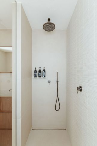 Camera da Letto in stile moderno di 60 di GIOVANNI SELLITRI STUDIO