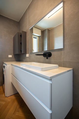 Bagno in stile contemporaneo di 6 di Colab Design Bagno in stile contemporaneo di 6 di Colab Design