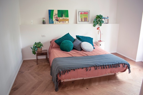Camera da Letto in stile contemporaneo di 14 di architetto Caterina Martini Camera da Letto in stile contemporaneo di 14 di architetto Caterina Martini