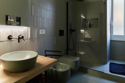 Bagno in stile contemporaneo di 14 di FAD Fucine Architettura Design