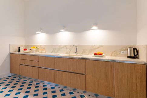 Cucina in stile mediterraneo di 25 di Coluccio architetti