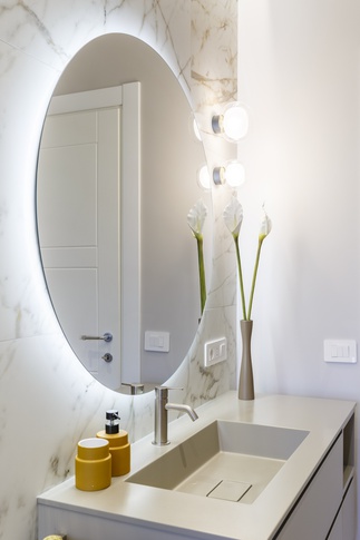 Bagno in stile contemporaneo di 6 di Valentina Varricchio Architetto