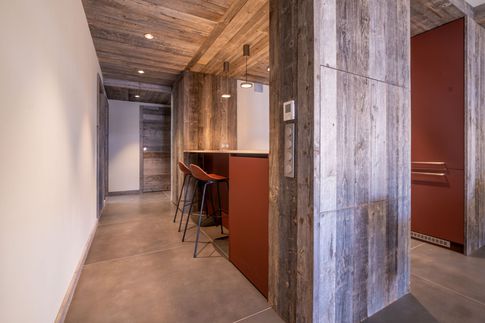 Cucina in stile moderno di 35 di Design Alpino