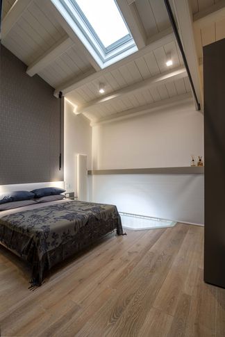 Camera da Letto in stile moderno di 18 di MICHELE VOLPI STUDIO INTERIOR DESIGN