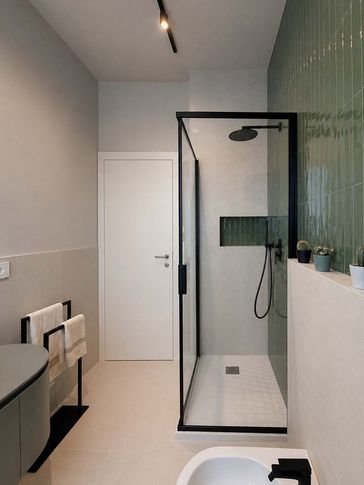 Bagno in stile moderno di 5 di SuMisura Architetti