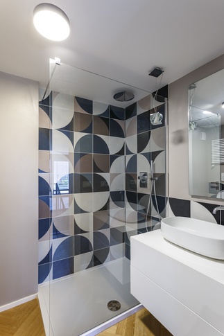 Bagno in stile contemporaneo di 4 di Valentina Varricchio Architetto