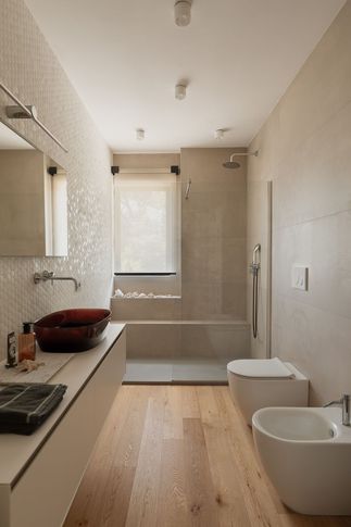 Bagno in stile contemporaneo di 6 di Architetto Sara Edalatkhah
