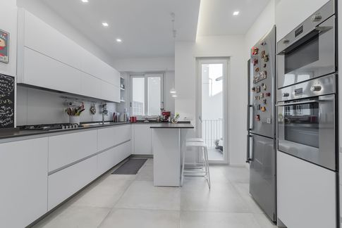 Cucina in stile contemporaneo di 12 di Rossella Fiorillo architetto