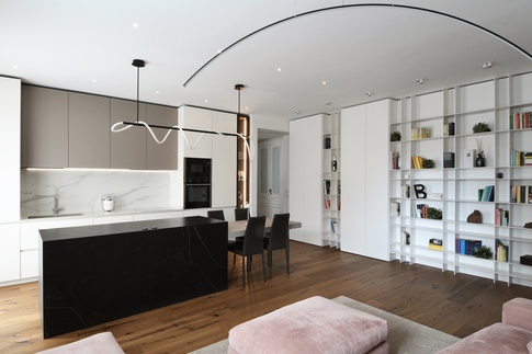 Open Space in stile contemporaneo di 39 di kkarchitecture
