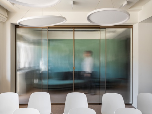 Ingresso in stile contemporaneo di 200 di interno16architettura