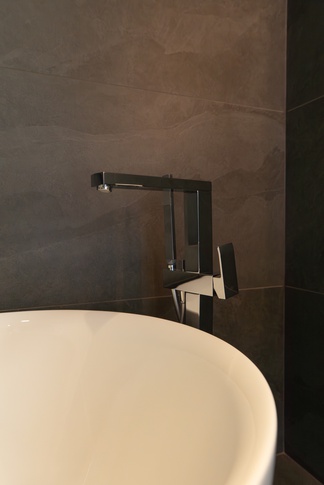 Bagno in stile moderno di 10 di BF interni