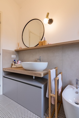 Bagno in stile contemporaneo di 6 di Micro Interior Design