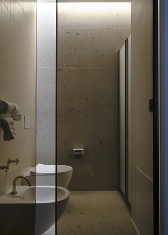Bagno in stile contemporaneo di 7 di Michela Cordisco Interiors Bagno in stile contemporaneo di 7 di Michela Cordisco Interiors