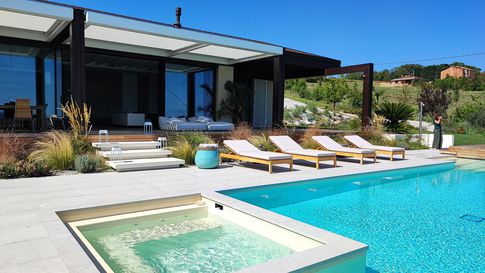Piscina in stile moderno di 2000 di VIU' STUDIO DI ARCHITETTURA