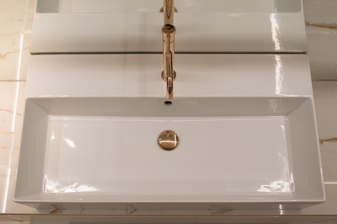 Bagno in stile moderno di 6 di Living Home Design