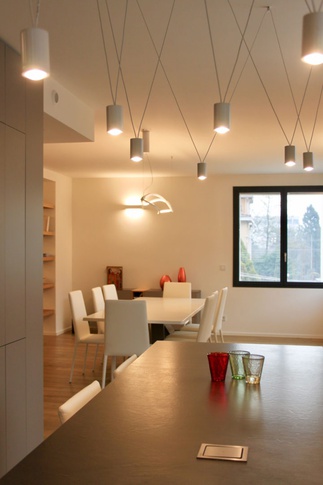 Soggiorno in stile moderno di 40 di SuMisura Architetti